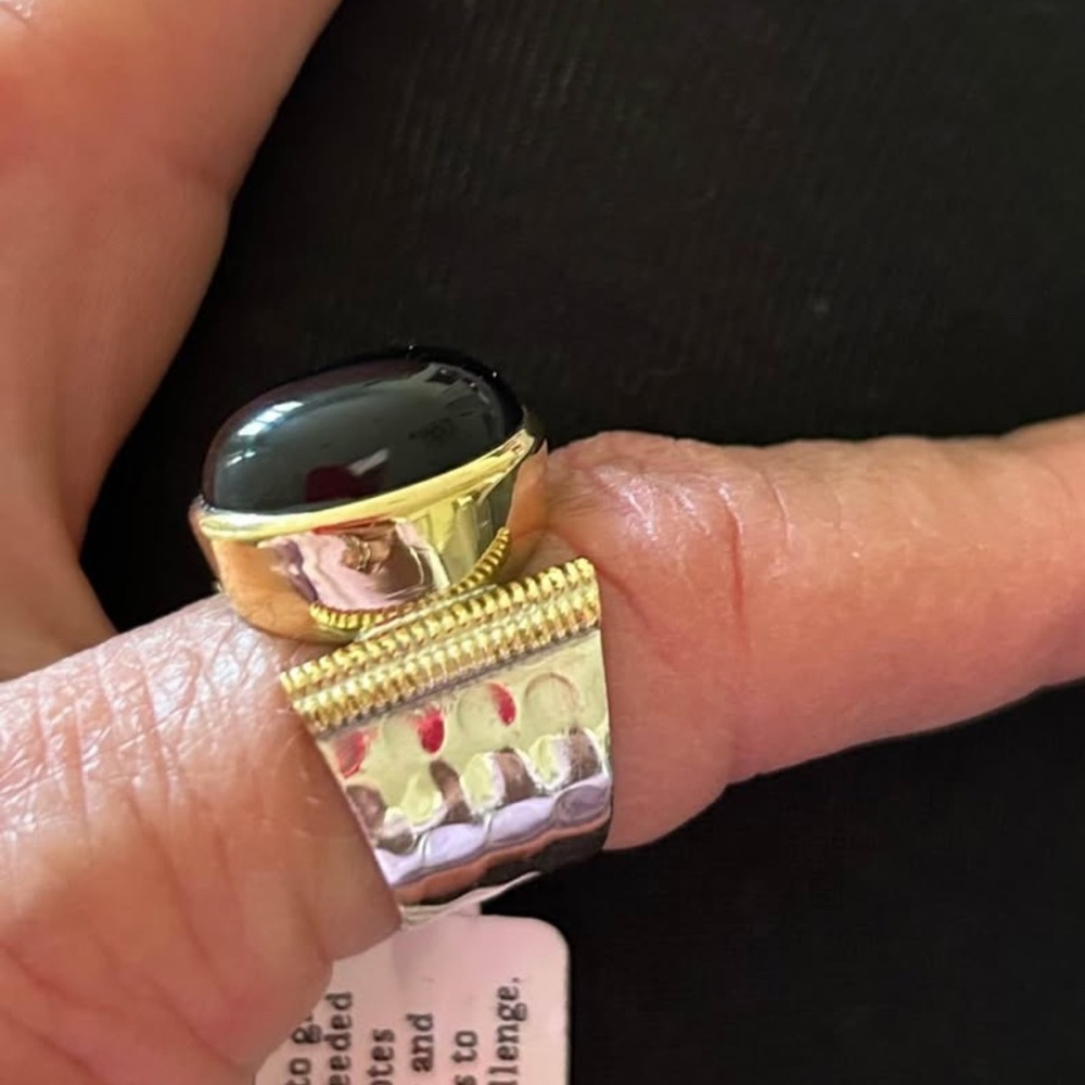 Beautiful Women’s Black Onyx and Sterling Silver Ring size 8 New